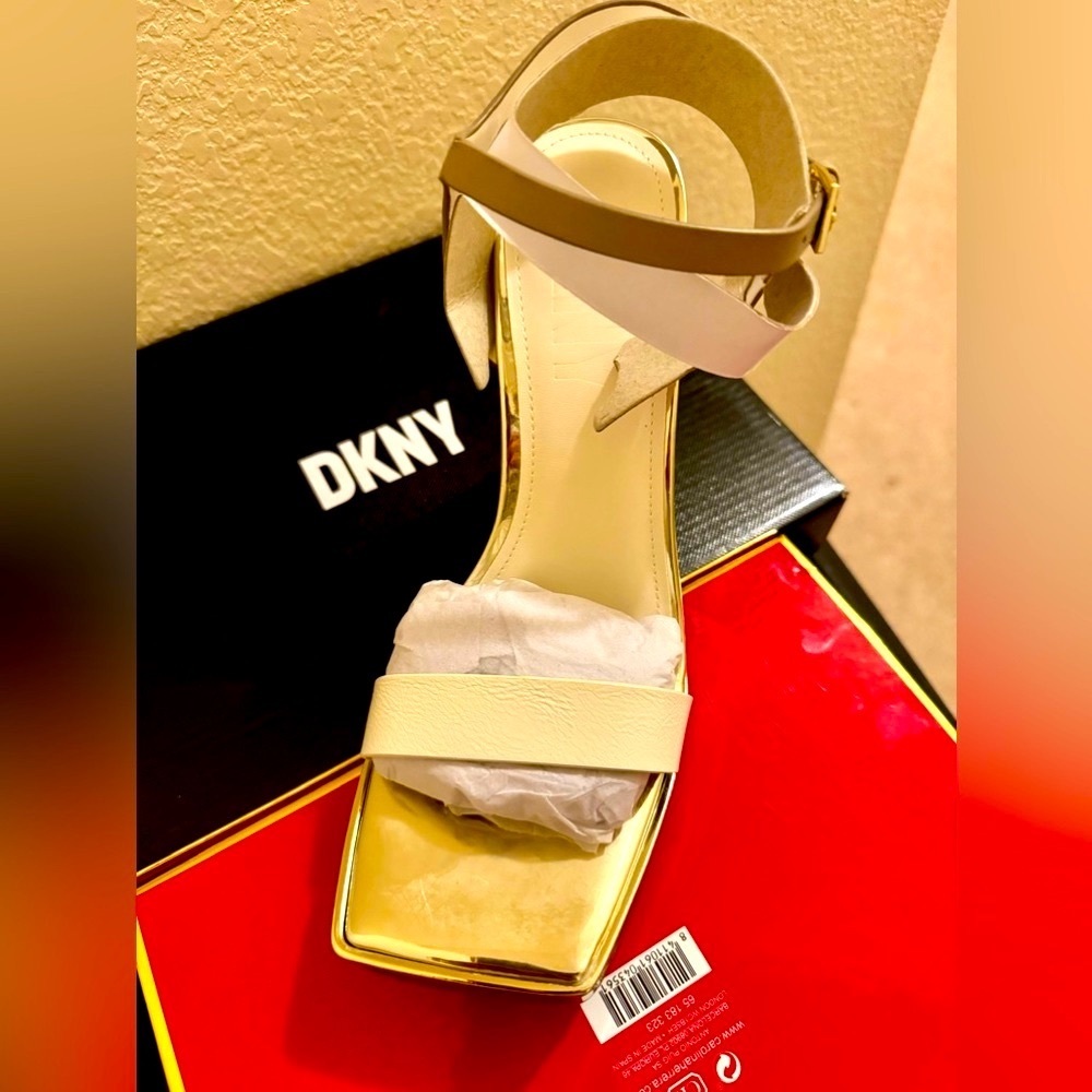 NEW !! In fashion , DKNY“ SUMMER HEELS